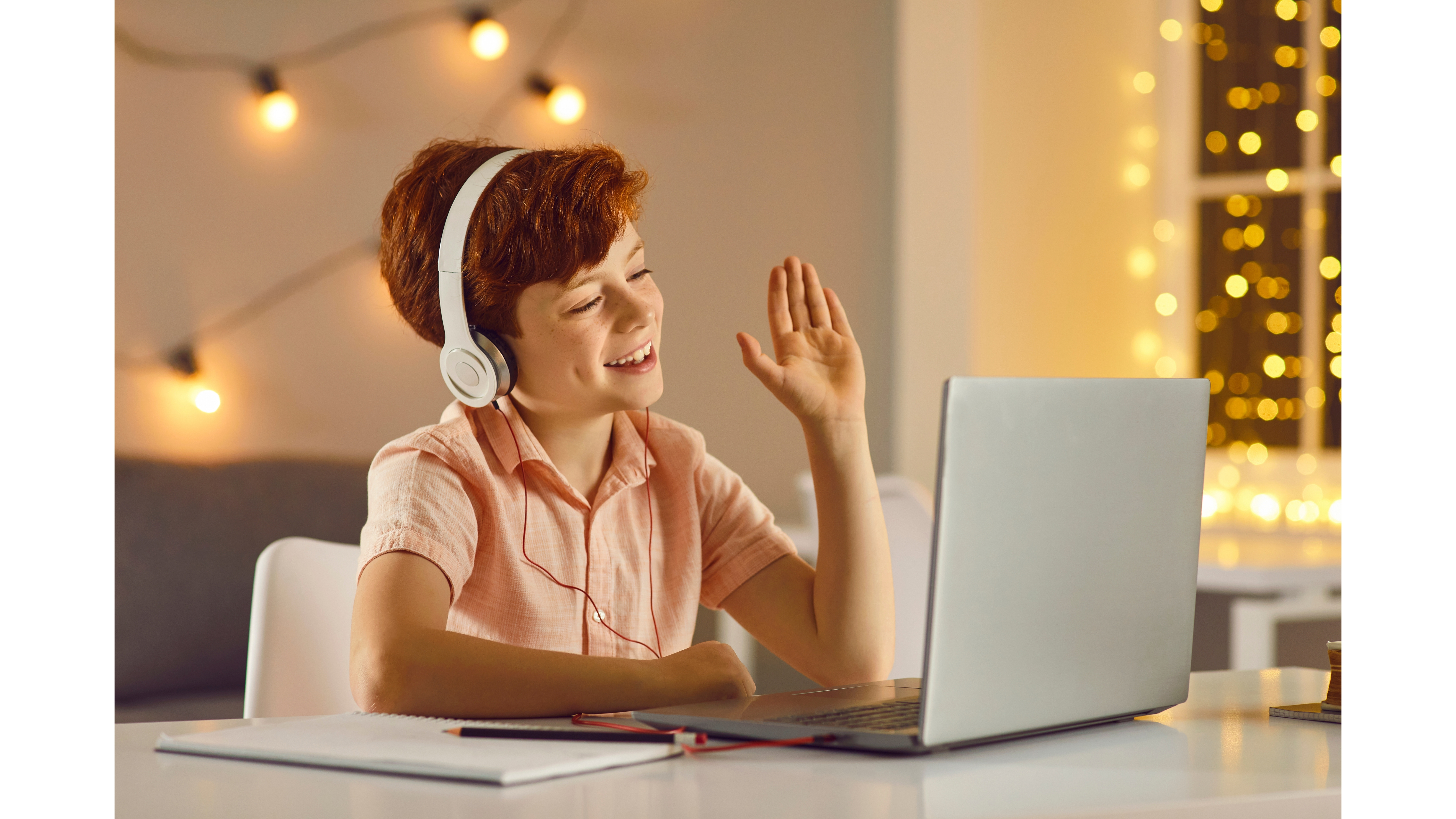 DESIGN VESTIMENTAR (BUZIAȘ)